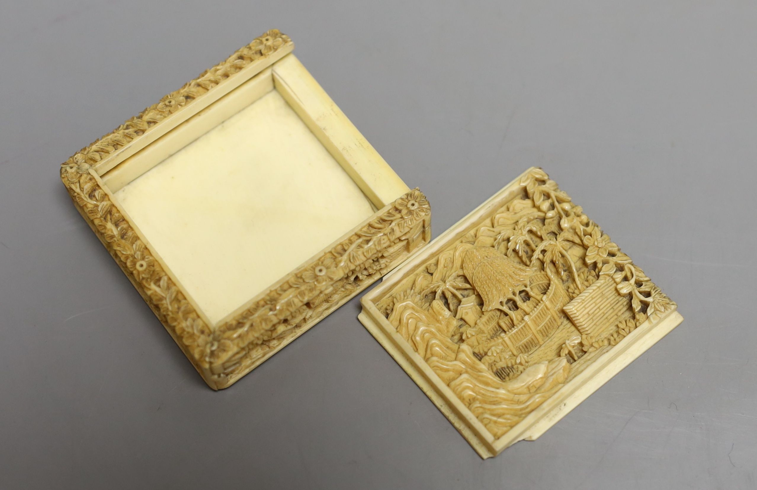 A 19th-century Chinese export ivory case and a Japanese ivory bezique marker, Meiji period (2)